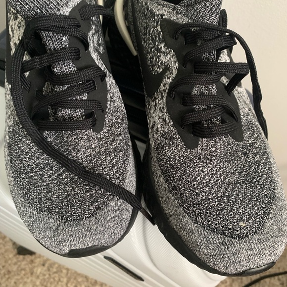 Women’s Nike epic react shoe - Picture 3 of 6